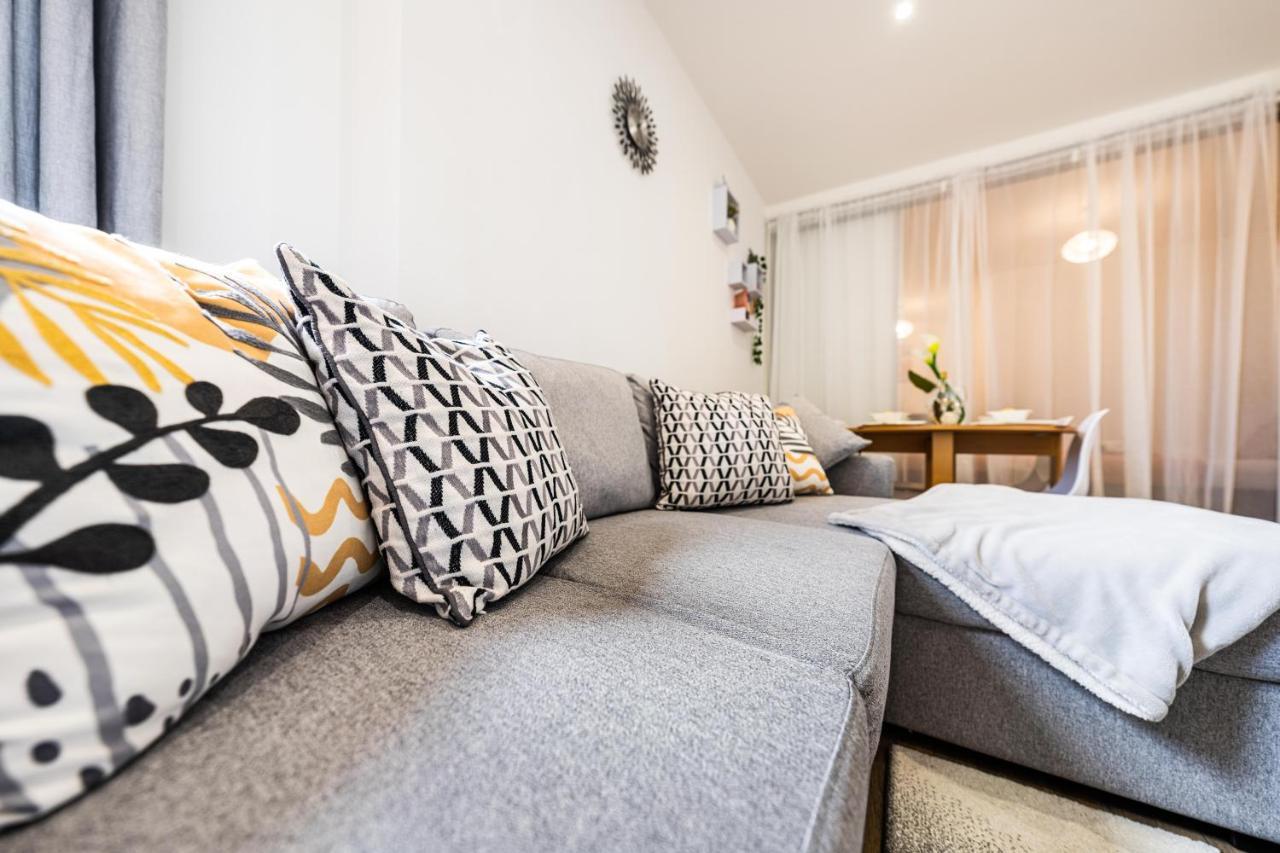 Mission Wave - Venture Apartment 스테인스 외부 사진