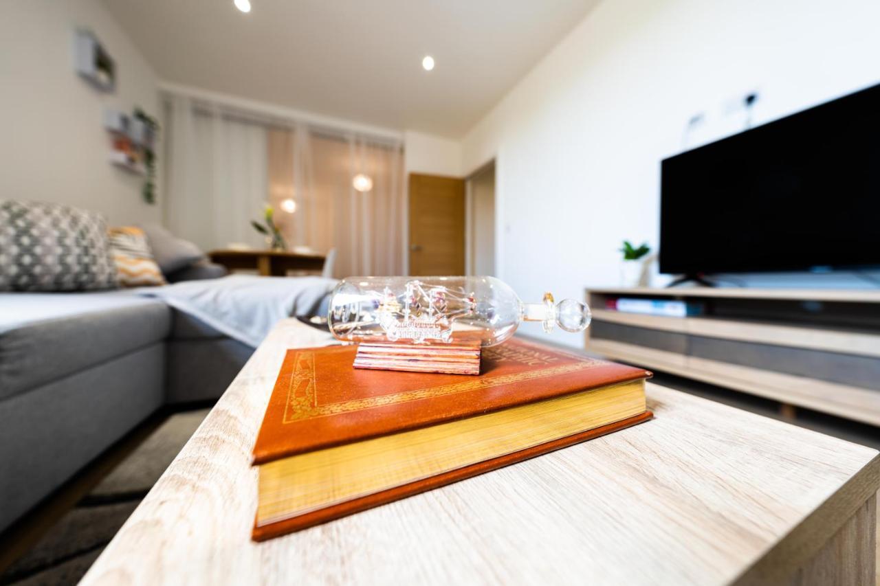 Mission Wave - Venture Apartment 스테인스 외부 사진