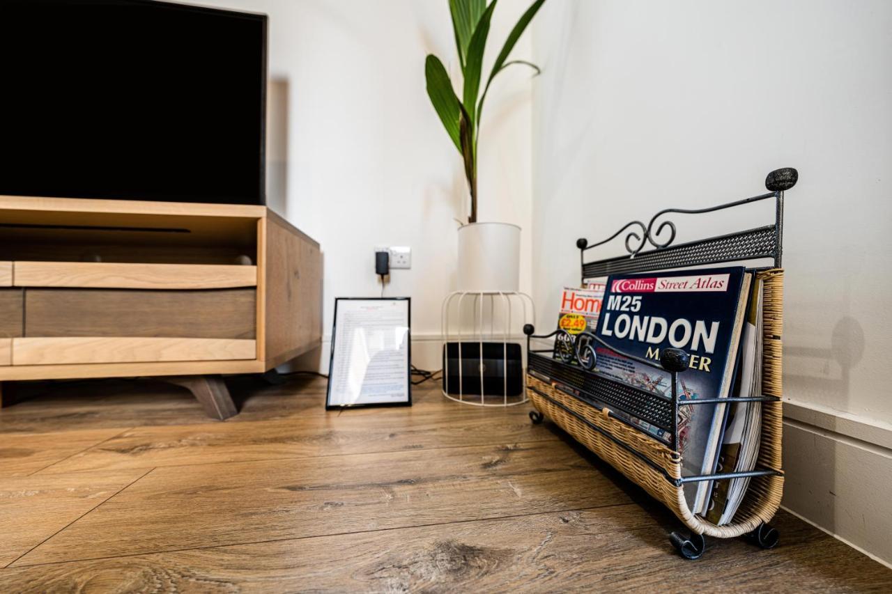 Mission Wave - Venture Apartment 스테인스 외부 사진